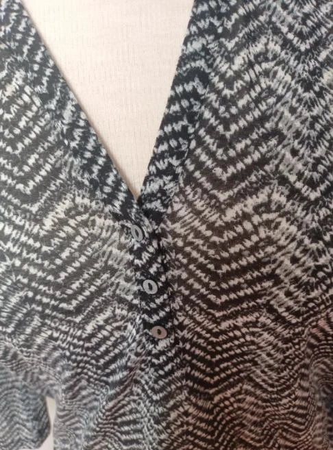 Blusa de mangas 3/4 preta e branca tamanho XS/34 – photo 2